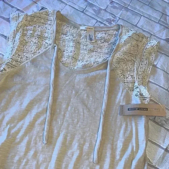 NEW DKNY top size large - Picture 2 of 5